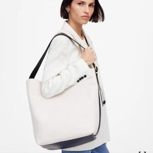 Madewell The Essential Extra-Large Bucket Tote NU934